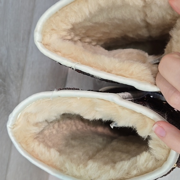 Ugg Australia Women 3353 Sequin-Embellished Sheepskin Boots Shoes Sz 8 - Picture 5 of 12